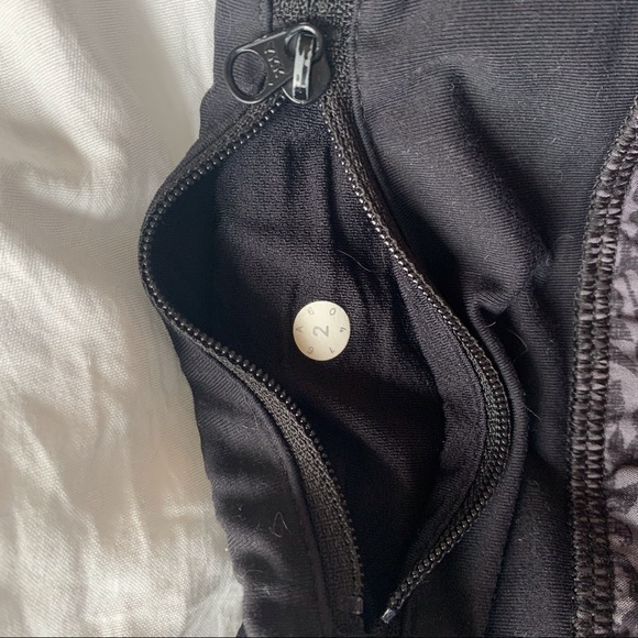 lululemon speed up shorts - Picture 2 of 3